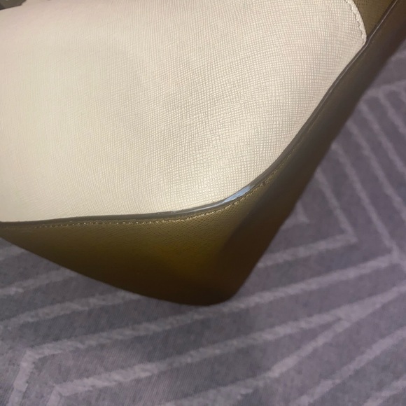 🪐Rare Henri Bendel W 57th perforated tote - Picture 12 of 12